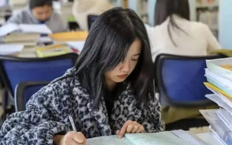 继大学组建家长群后，浙江大学把成绩单寄给家长，劝退部分高考生-浙江大学成绩查询系统官网网址