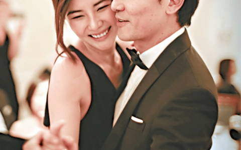 郑伊健夫妇日本低调现身，蒙嘉慧素颜出镜，真实美态引赞叹-郑伊健与蒙嘉慧什么时候结婚