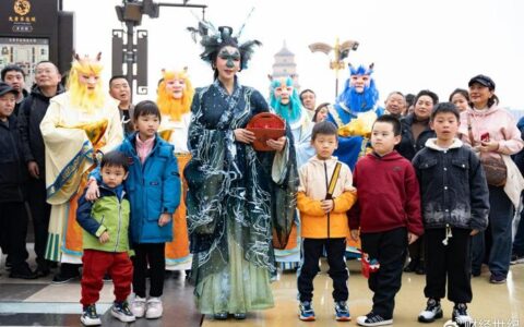 龚玥菲化身青龙女神龙抬头惊艳亮相西安大雁