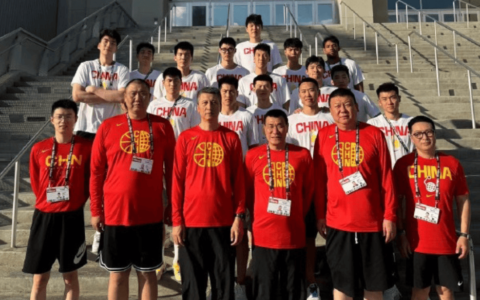 原创
            8月初重新集结！中国男篮重启老办法，再度集训狠抓体能-中国男篮晒集训合影