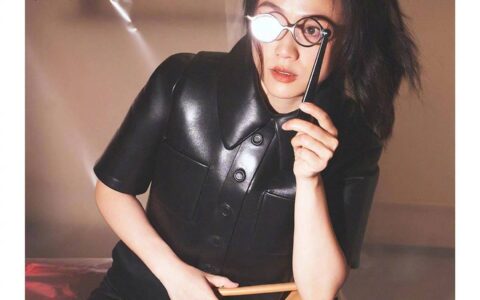 43岁汤唯新广告拍出土气感！穿皮裙藏住性感身材，全靠颜值气质撑-汤唯说话