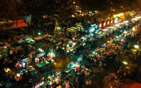 "月入数千非易事，景德镇摊主争摊位：紧张程度堪比高考查分"-景德镇哪一条街可以摆摊