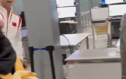 一个敬礼硬控马龙3秒，龙队尴尬的脚下能抠出二亩地-马龙球技