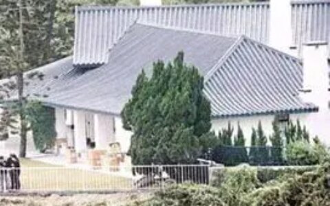 李嘉欣夫妇豪宅降价千万抛售：昔日辉煌居所今何在？-李嘉欣2021照片