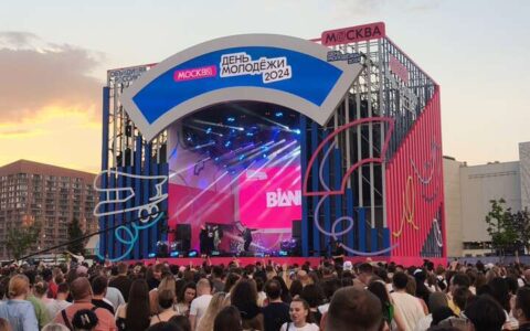 俄罗斯多地举办活动庆祝“青年日”-俄罗斯青年剧院