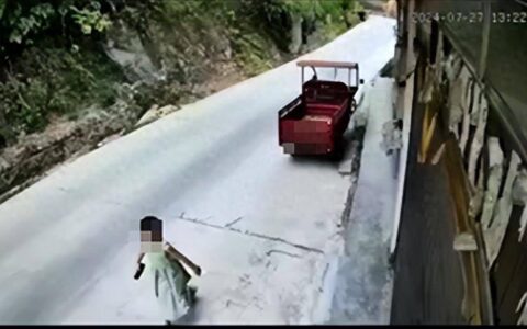 贵州一九岁女孩在家门口失踪，电话手表定位在高速，家属回应：人已经找到，衣服上有血-贵州八岁女孩失踪案