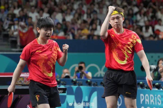 刚刚夺冠，球拍就被奥运摄影师踩断！王楚钦回应-王楚钦比赛摔球拍视频