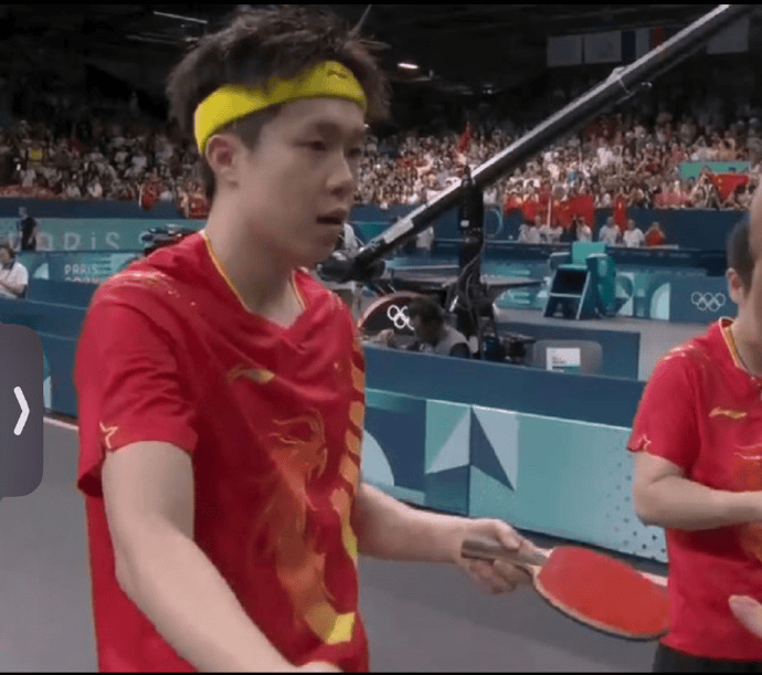 刚刚夺冠，球拍就被奥运摄影师踩断！王楚钦回应-王楚钦比赛摔球拍视频
