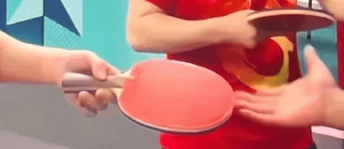 刚刚夺冠，球拍就被奥运摄影师踩断！王楚钦回应-王楚钦比赛摔球拍视频