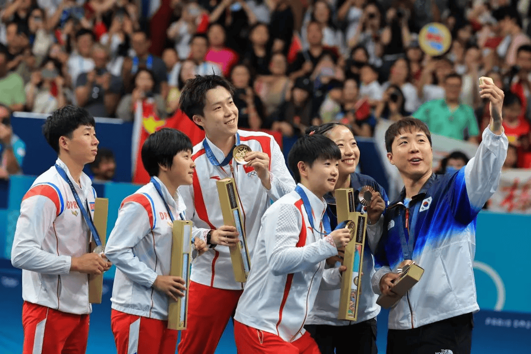 刚刚夺冠，球拍就被奥运摄影师踩断！王楚钦回应-王楚钦比赛摔球拍视频