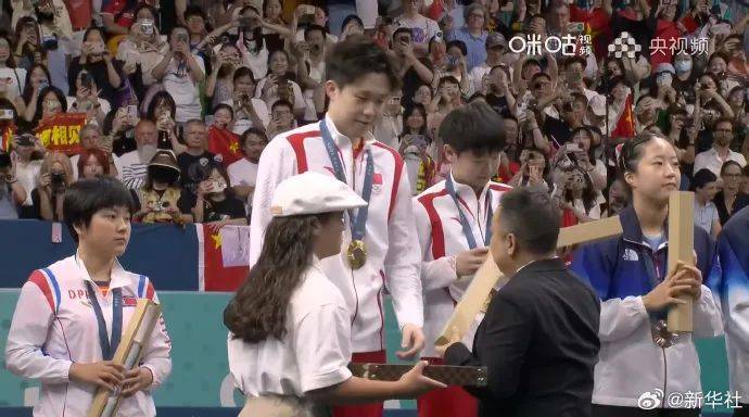 刚刚夺冠，球拍就被奥运摄影师踩断！王楚钦回应-王楚钦比赛摔球拍视频