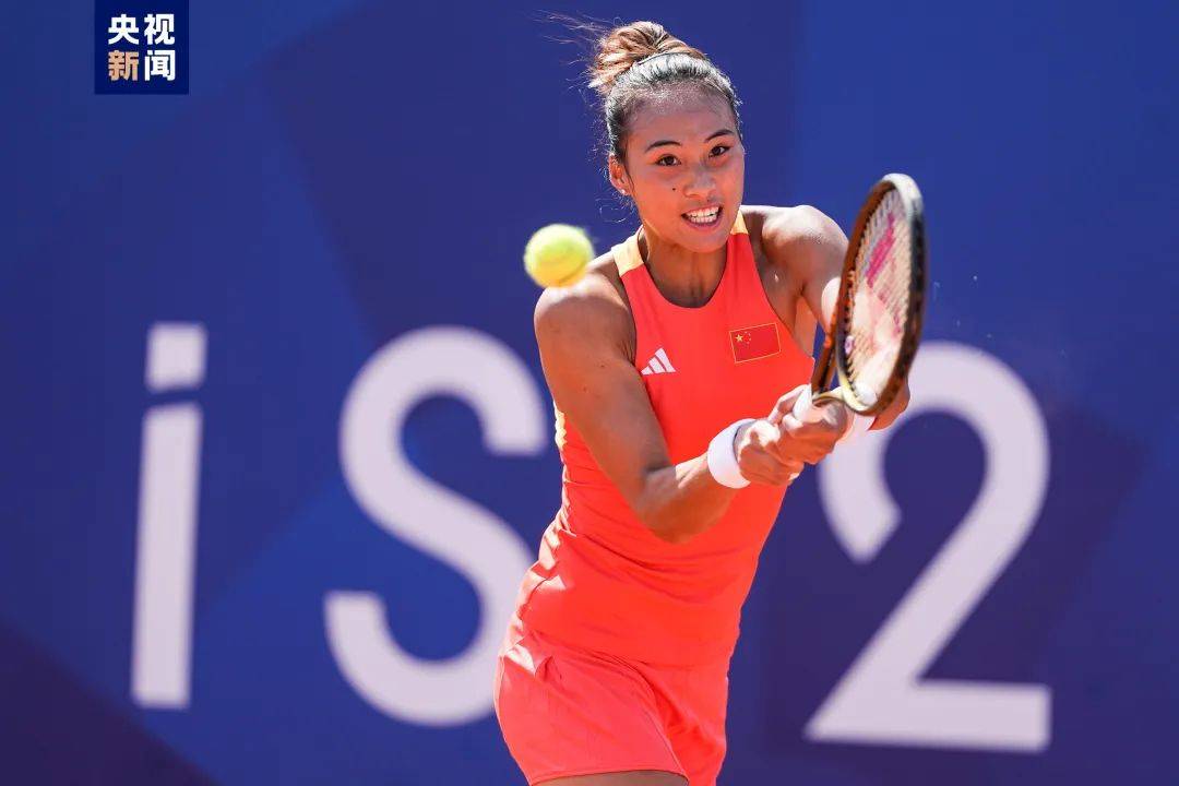 刚刚夺冠，球拍就被奥运摄影师踩断！王楚钦回应-王楚钦比赛摔球拍视频