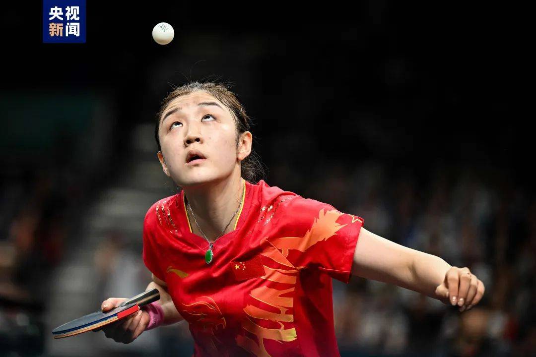 刚刚夺冠，球拍就被奥运摄影师踩断！王楚钦回应-王楚钦比赛摔球拍视频
