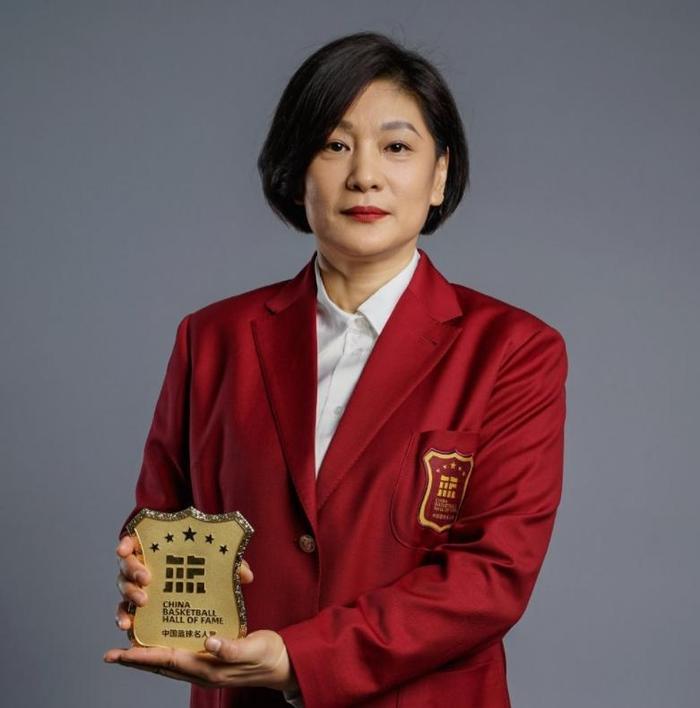 张子宇闪耀亚洲后，弃用她的前主帅社媒被攻陷，破防爆粗对喷球迷-张子宇目前身高2米28