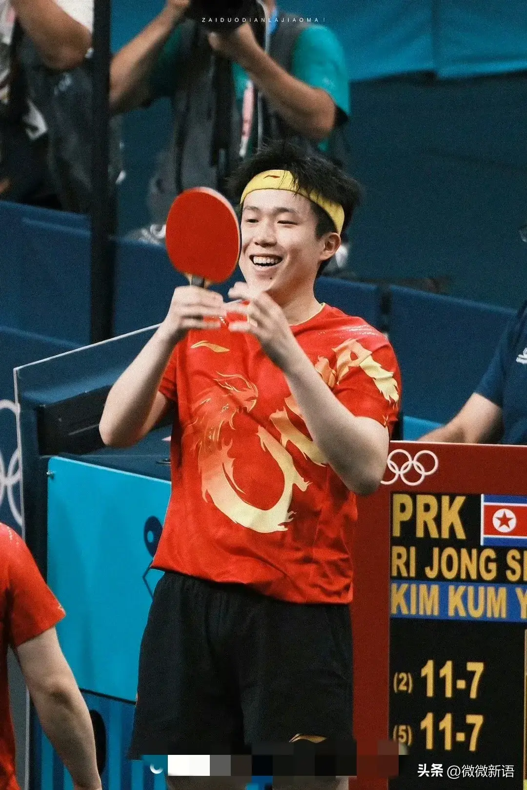 莎头混双夺冠后拥抱了，采访时莎莎大头抢小象玩偶，柳丁莎头同框-莎头cp是谁