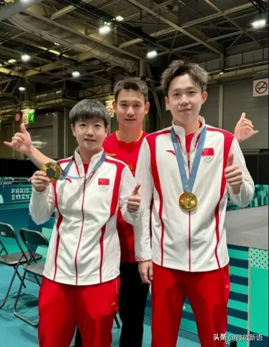 莎头混双夺冠后拥抱了，采访时莎莎大头抢小象玩偶，柳丁莎头同框-莎头cp是谁