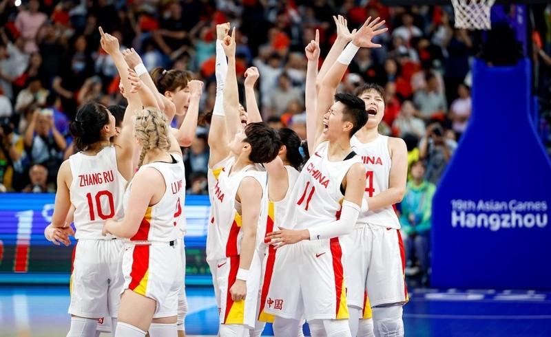 中国女篮奥运开门黑！杨力维关键时刻送对手3+1，抱头照片引热议-杨力维首次入选中国女篮