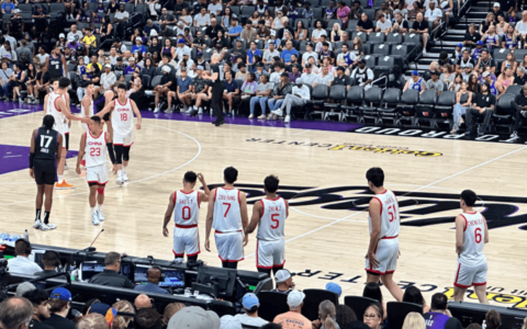 原创
            中国男篮VS黄蜂前瞻：51分完败后再战劲旅 郭士强能扳回一城吗？-中国男篮vs黄蜂队完整视频