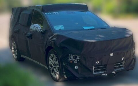 理想纯电SUV内饰谍照曝光，延续L系列设计，或25年上市-理想l7是纯电还是混动