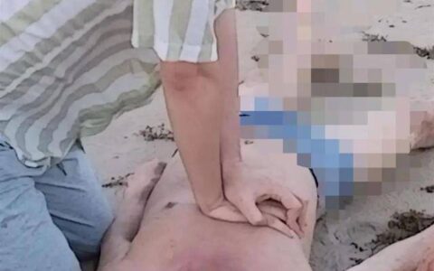 一男子溺水昏迷，河南医生跪地20分钟救回！-溺水抢救帅哥