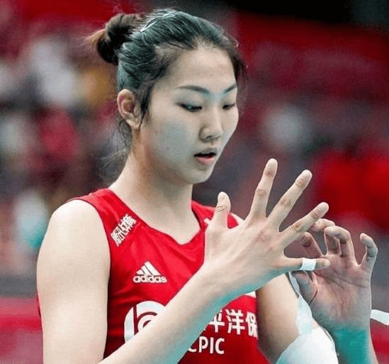 从2-0到3-2！中国女排艰难战胜美国女排，赢得巴黎奥运小组赛首胜-出线告急!