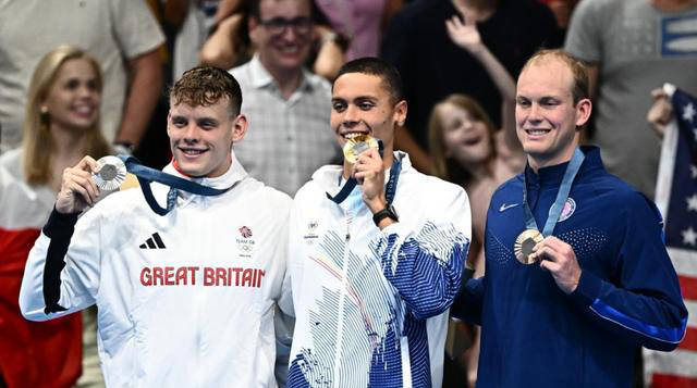 002秒险胜！波波维奇夺冠创历史，潘展乐劲敌抢先夺金-波波维奇总冠军