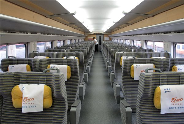 网友吐槽高铁座椅不卫生引热议：12306回应做不到一客一更换-高铁座椅会换方向吗