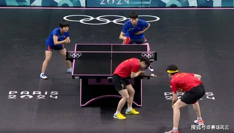 4-2！王楚钦孙颖莎问鼎巴黎，激动拥抱肖战，师徒三人举国旗庆祝-王楚钦夸赞孙颖莎