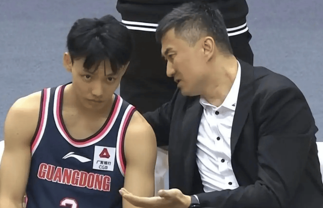 广东8人入选中国队 杜锋有幸福的烦恼 宏远仅剩10人正常训练难开展-杜峰广东队教练年薪多少万