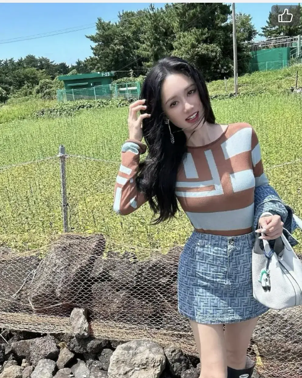 45岁陈乔恩晒照：一身行头顶素人一年工资，我直呼艾伦有福气-40岁的陈乔恩终于要嫁人了