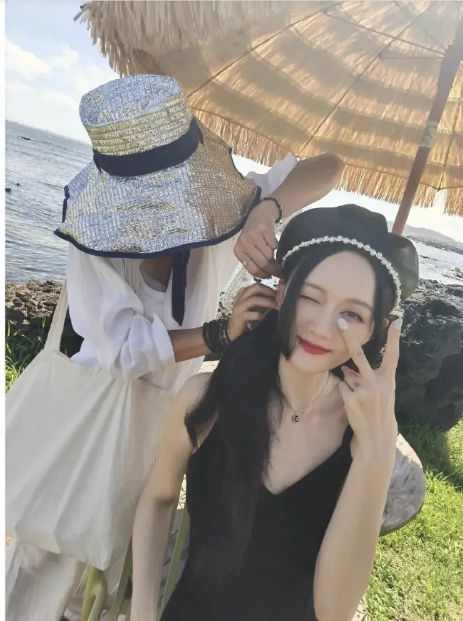 45岁陈乔恩晒照：一身行头顶素人一年工资，我直呼艾伦有福气-40岁的陈乔恩终于要嫁人了