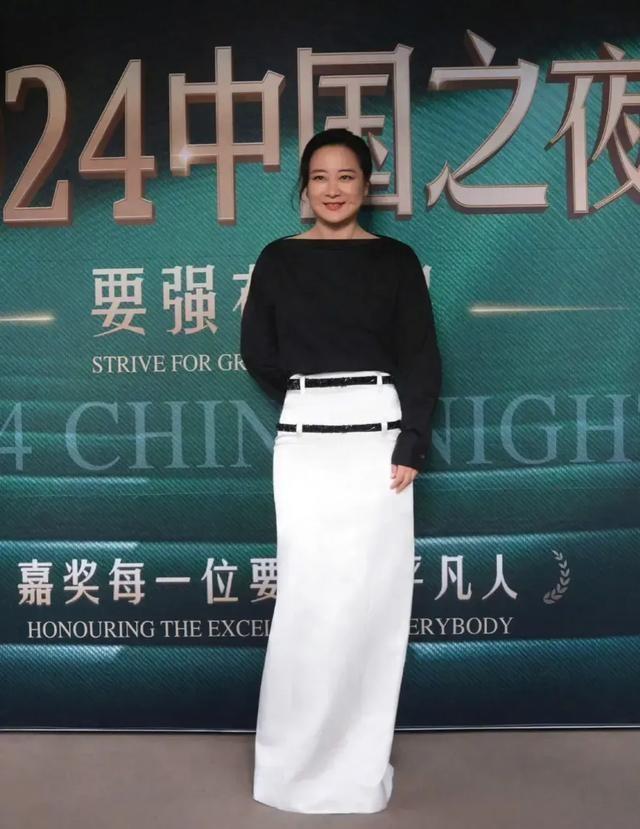 贾玲谷爱凌同框出席巴黎中国之夜，贾玲巴赫互动好有趣-播放贾玲的爱情电影