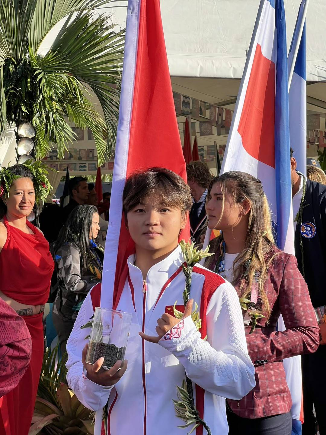 中国冲浪首度亮相奥运！四川凉山15岁少女杨思琪晋级女子冲浪16强-中国女子冲浪运动员是谁