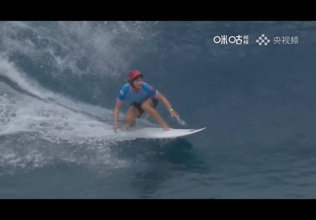 中国冲浪首度亮相奥运！四川凉山15岁少女杨思琪晋级女子冲浪16强-中国女子冲浪运动员是谁