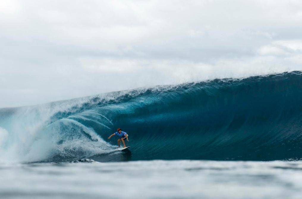 中国冲浪首度亮相奥运！四川凉山15岁少女杨思琪晋级女子冲浪16强-中国女子冲浪运动员是谁