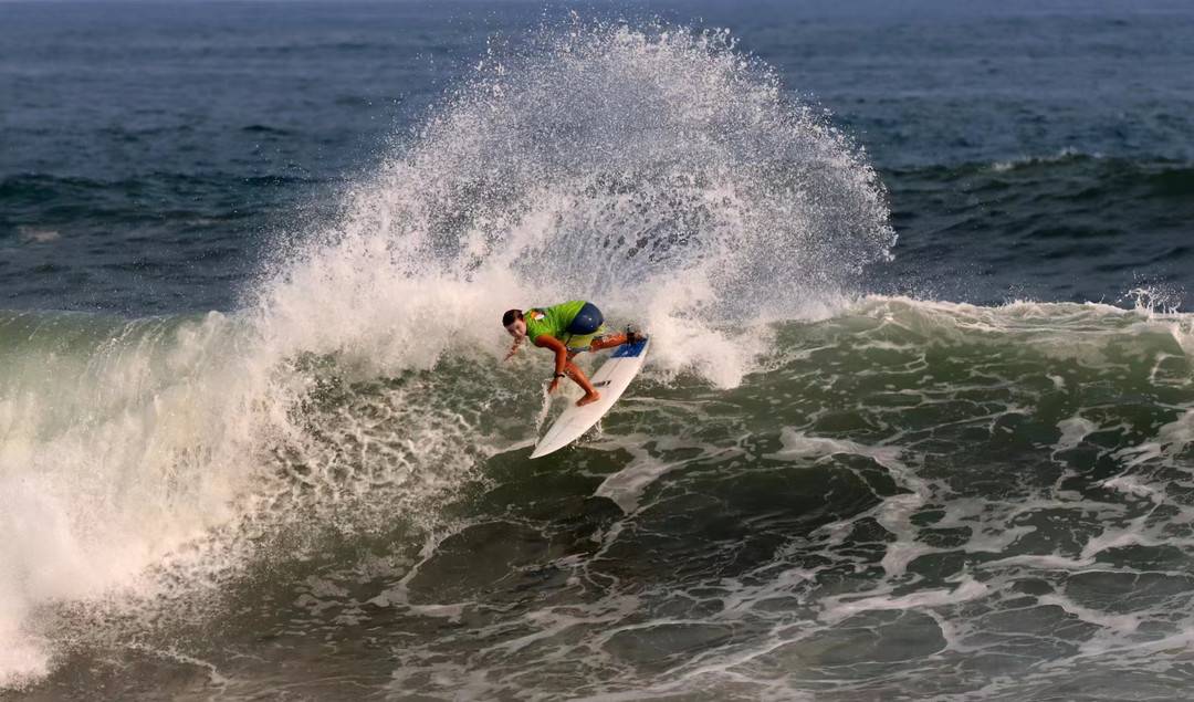 中国冲浪首度亮相奥运！四川凉山15岁少女杨思琪晋级女子冲浪16强-中国女子冲浪运动员是谁