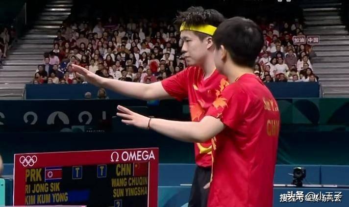 4-2！王楚钦孙颖莎问鼎巴黎，激动拥抱肖战，师徒三人举国旗庆祝-王楚钦和孙颖莎为什么拆队