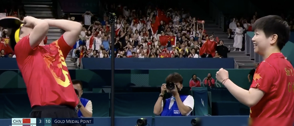 王楚钦深情拥抱孙颖莎！赛后发言让全场感动：愿用生命换这枚金牌-王楚钦和孙颖莎混双比赛