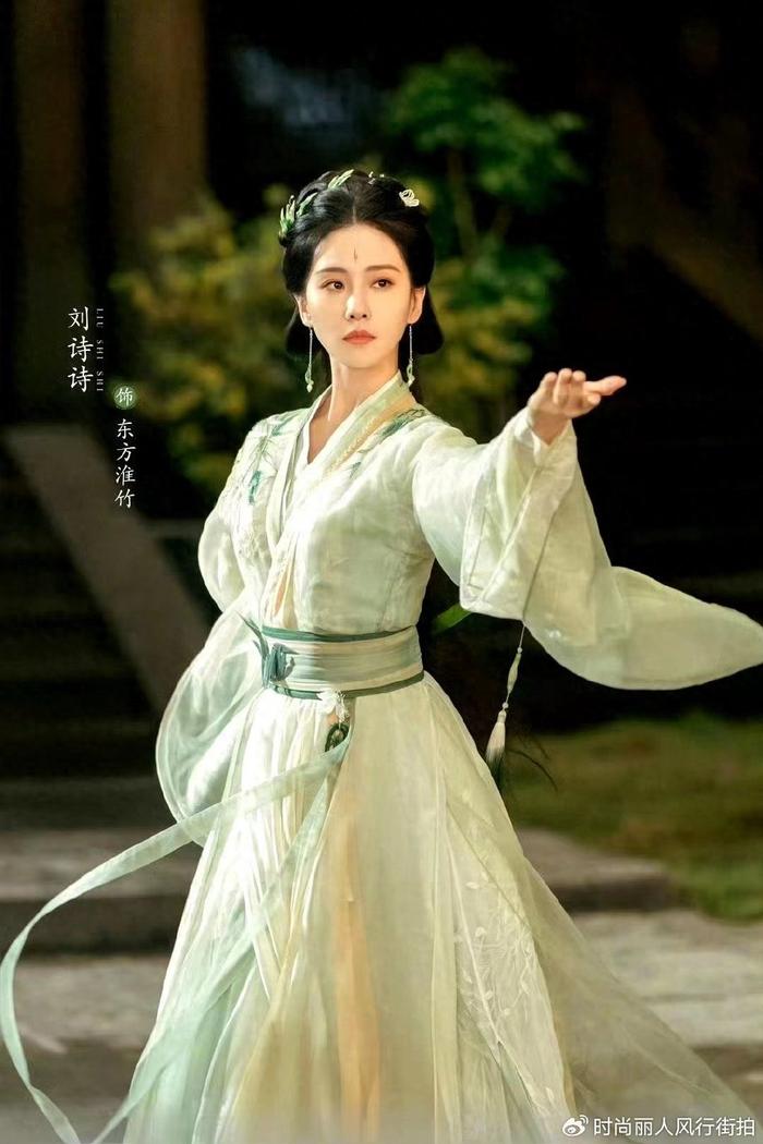 刘诗诗今天赢麻了！两部待播作品火出圈，穿高定亮相美成诗仙超牛-刘诗诗2021年活动