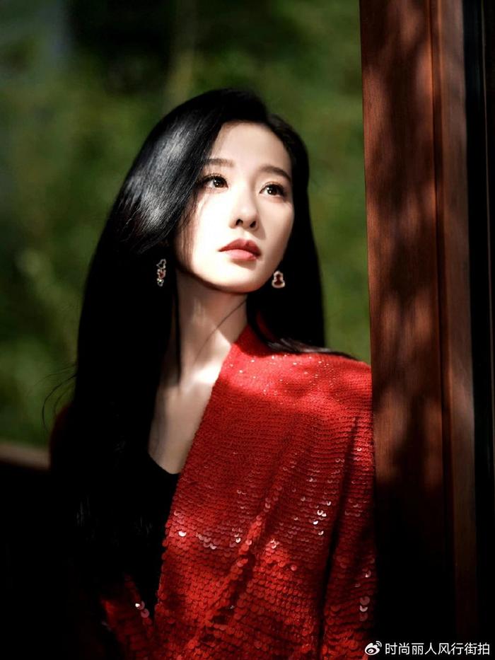 刘诗诗今天赢麻了！两部待播作品火出圈，穿高定亮相美成诗仙超牛-刘诗诗2021年活动