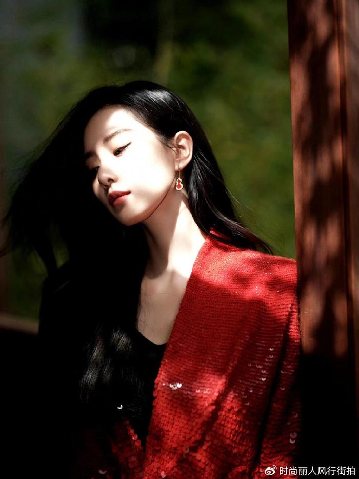 刘诗诗今天赢麻了！两部待播作品火出圈，穿高定亮相美成诗仙超牛-刘诗诗2021年活动
