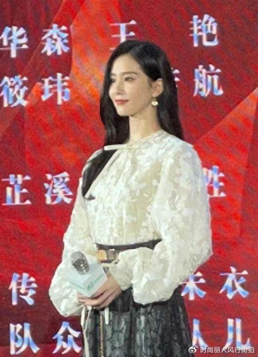 刘诗诗今天赢麻了！两部待播作品火出圈，穿高定亮相美成诗仙超牛-刘诗诗2021年活动