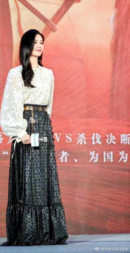 刘诗诗今天赢麻了！两部待播作品火出圈，穿高定亮相美成诗仙超牛-刘诗诗2021年活动