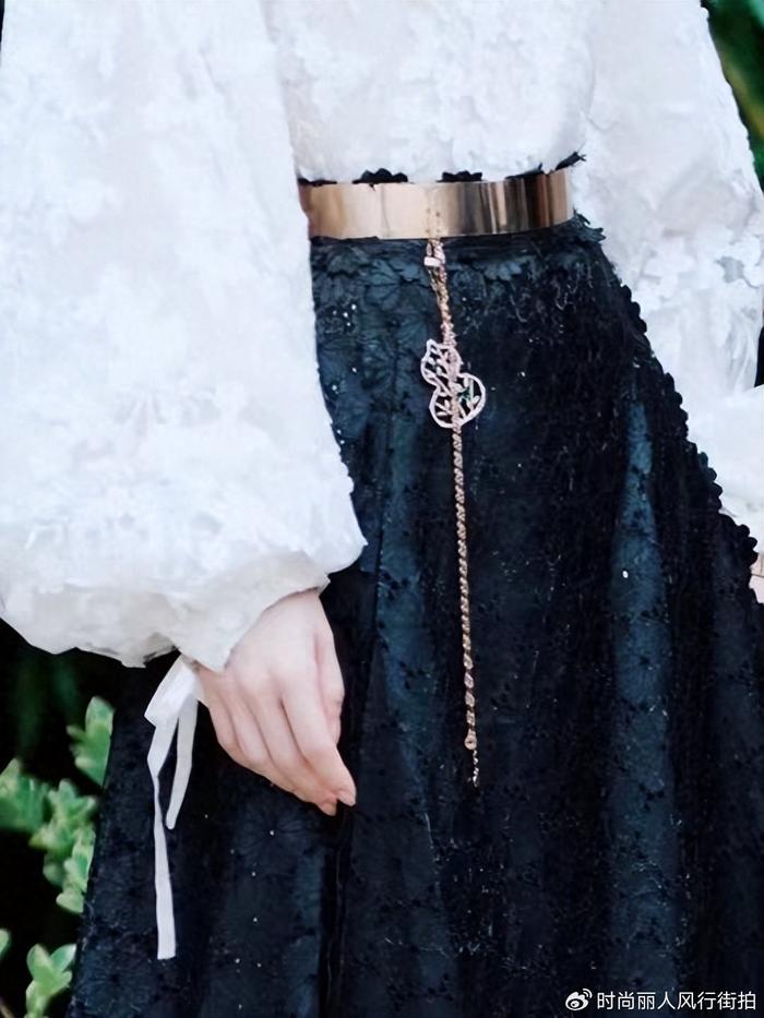 刘诗诗今天赢麻了！两部待播作品火出圈，穿高定亮相美成诗仙超牛-刘诗诗2021年活动