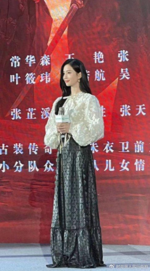 刘诗诗今天赢麻了！两部待播作品火出圈，穿高定亮相美成诗仙超牛-刘诗诗2021年活动