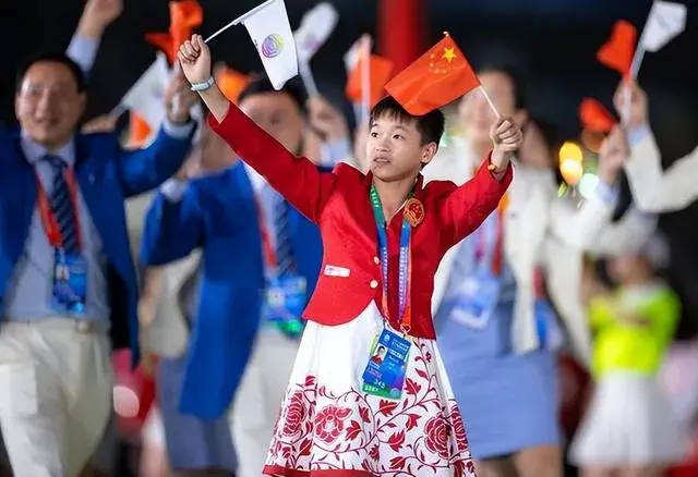 全红婵赛后采访笑翻全场！记者问采访难还是跳水难？全红婵：都难-全红婵赛后采访全程