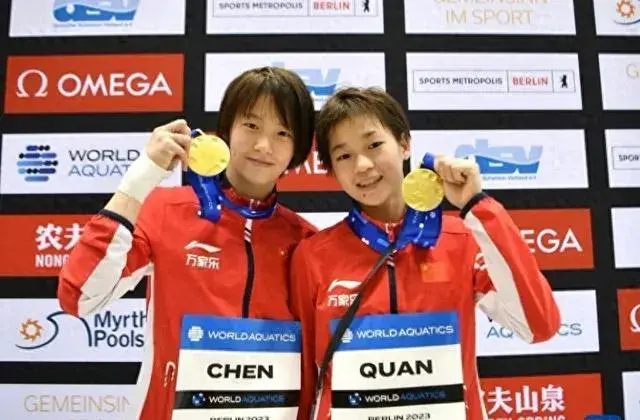 全红婵赛后采访笑翻全场！记者问采访难还是跳水难？全红婵：都难-全红婵赛后采访全程