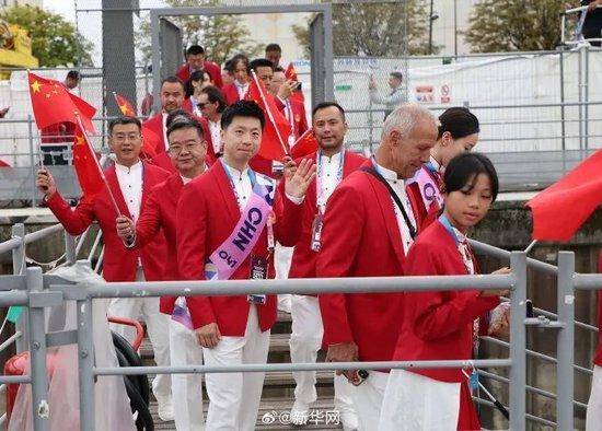 北京奥运五环、龙队神图、贾玲德罗巴同框,巴黎奥运会开幕式现场盛况!-北京奥运会的五环展示