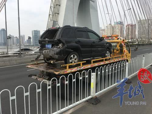 广州海印桥发生严重车祸,两车追撞冲出护栏7人送院-广州海印大桥自行车可以骑吗