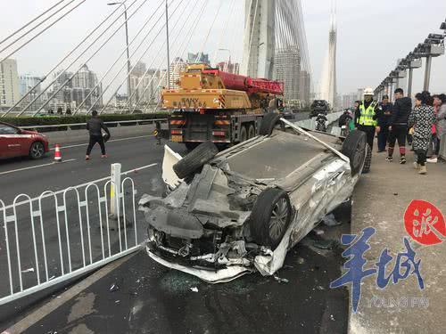 广州海印桥发生严重车祸,两车追撞冲出护栏7人送院-广州海印大桥自行车可以骑吗